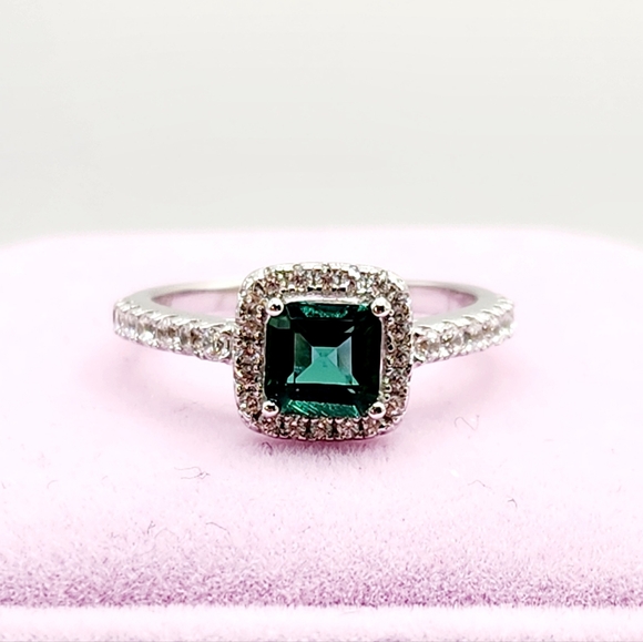 Emerald Moissanite Ring - Picture 1 of 8